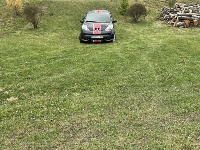 Черный Пежо 107, объемом двигателя 1 л и пробегом 200 тыс. км за 3500 $, фото 3 на Automoto.ua