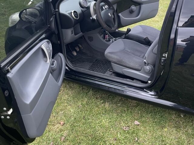 Черный Пежо 107, объемом двигателя 1 л и пробегом 200 тыс. км за 3500 $, фото 9 на Automoto.ua