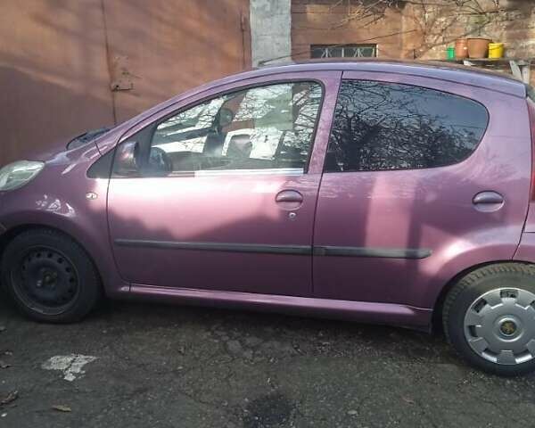 Фиолетовый Пежо 107, объемом двигателя 1 л и пробегом 99 тыс. км за 6400 $, фото 2 на Automoto.ua