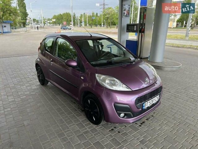 Фиолетовый Пежо 107, объемом двигателя 1 л и пробегом 159 тыс. км за 5600 $, фото 3 на Automoto.ua