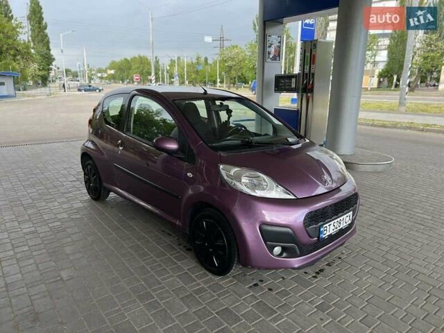Фиолетовый Пежо 107, объемом двигателя 1 л и пробегом 159 тыс. км за 5600 $, фото 4 на Automoto.ua