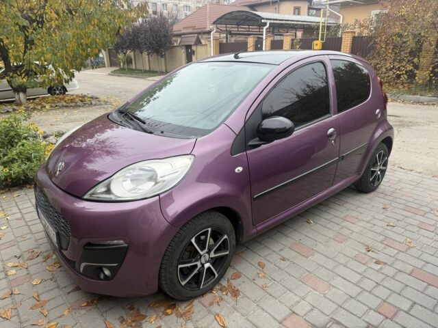 Фиолетовый Пежо 107, объемом двигателя 1 л и пробегом 119 тыс. км за 6300 $, фото 1 на Automoto.ua