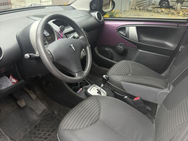 Фиолетовый Пежо 107, объемом двигателя 1 л и пробегом 119 тыс. км за 6300 $, фото 3 на Automoto.ua