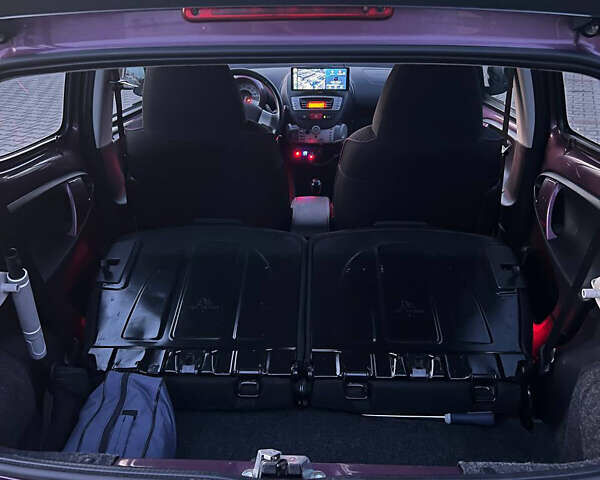 Фиолетовый Пежо 107, объемом двигателя 1 л и пробегом 112 тыс. км за 5900 $, фото 4 на Automoto.ua