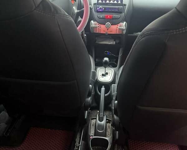 Фиолетовый Пежо 107, объемом двигателя 1 л и пробегом 154 тыс. км за 6200 $, фото 3 на Automoto.ua