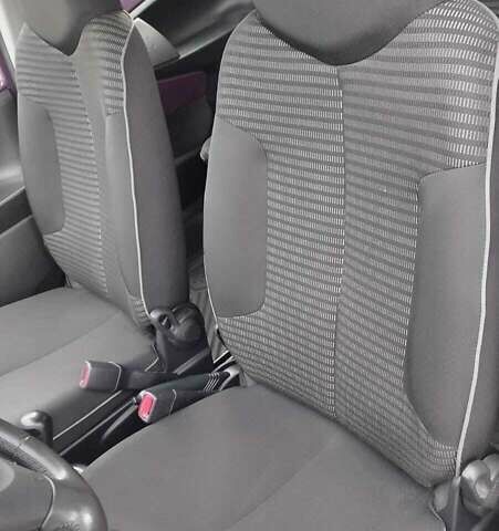 Фиолетовый Пежо 107, объемом двигателя 1 л и пробегом 43 тыс. км за 7100 $, фото 4 на Automoto.ua