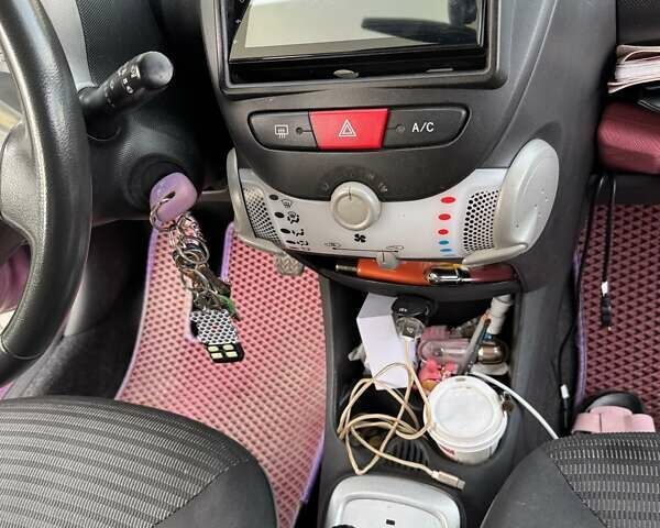 Фиолетовый Пежо 107, объемом двигателя 1 л и пробегом 131 тыс. км за 5500 $, фото 9 на Automoto.ua