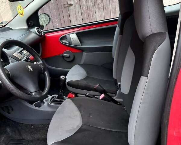Червоний Пежо 107, об'ємом двигуна 1 л та пробігом 177 тис. км за 3000 $, фото 9 на Automoto.ua