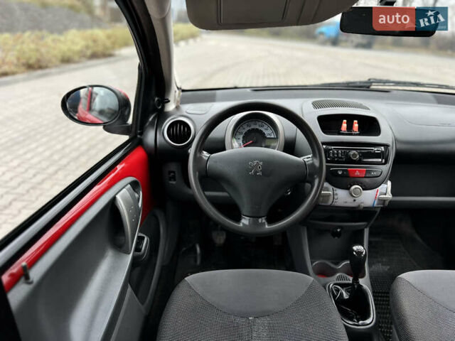Червоний Пежо 107, об'ємом двигуна 1 л та пробігом 149 тис. км за 3999 $, фото 28 на Automoto.ua