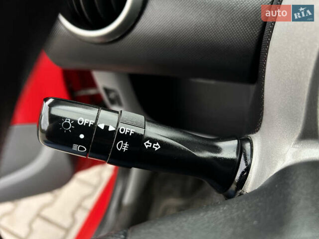 Червоний Пежо 107, об'ємом двигуна 1 л та пробігом 149 тис. км за 3999 $, фото 55 на Automoto.ua