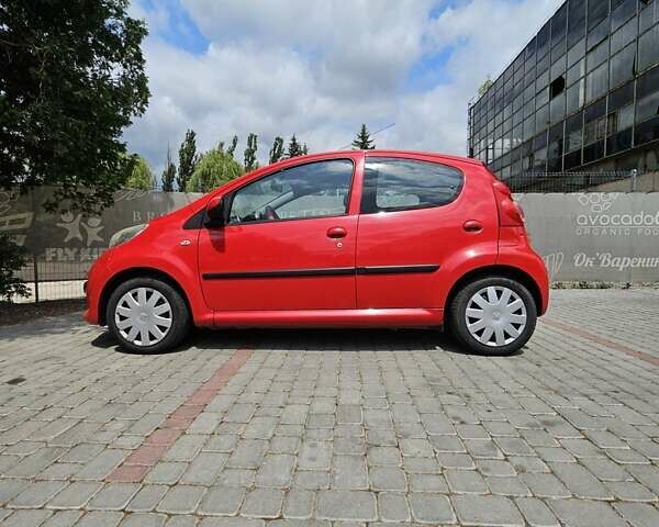 Красный Пежо 107, объемом двигателя 1 л и пробегом 148 тыс. км за 3700 $, фото 1 на Automoto.ua