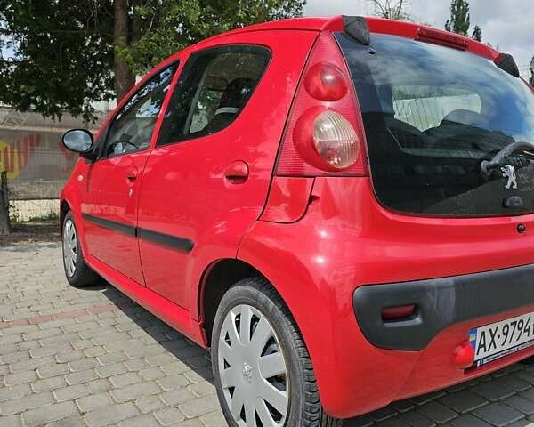 Красный Пежо 107, объемом двигателя 1 л и пробегом 148 тыс. км за 3700 $, фото 4 на Automoto.ua