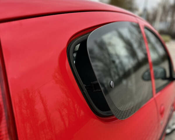 Червоний Пежо 107, об'ємом двигуна 1 л та пробігом 149 тис. км за 3999 $, фото 64 на Automoto.ua