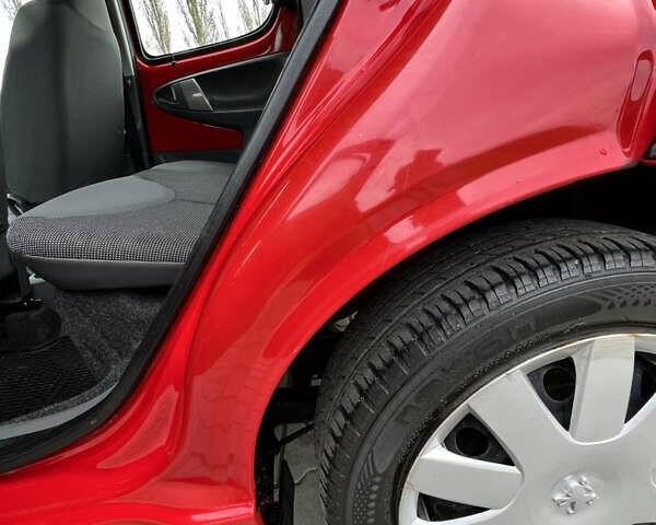 Червоний Пежо 107, об'ємом двигуна 1 л та пробігом 149 тис. км за 3999 $, фото 51 на Automoto.ua