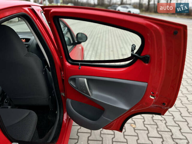 Червоний Пежо 107, об'ємом двигуна 1 л та пробігом 149 тис. км за 3999 $, фото 43 на Automoto.ua