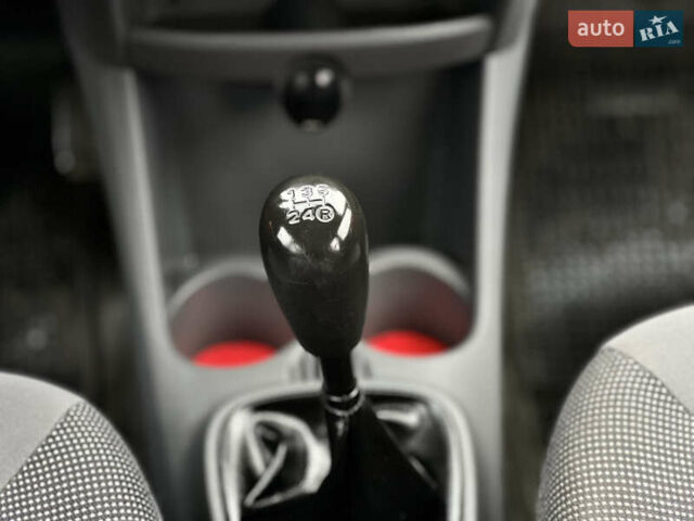 Червоний Пежо 107, об'ємом двигуна 1 л та пробігом 149 тис. км за 3999 $, фото 32 на Automoto.ua