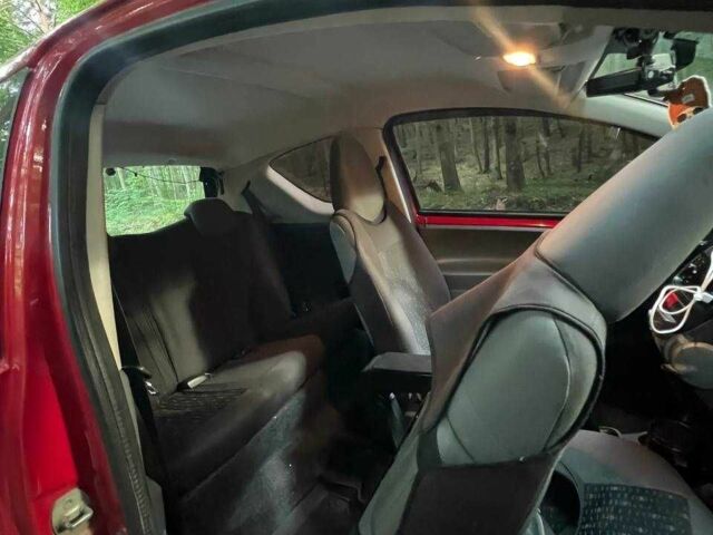 Красный Пежо 107, объемом двигателя 1 л и пробегом 188 тыс. км за 2700 $, фото 1 на Automoto.ua