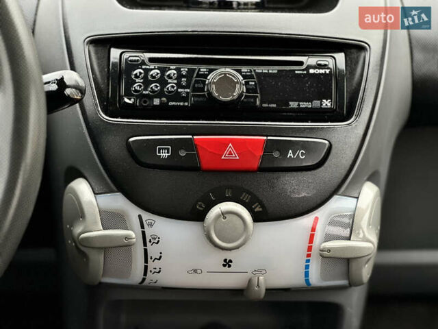 Червоний Пежо 107, об'ємом двигуна 1 л та пробігом 149 тис. км за 3999 $, фото 31 на Automoto.ua