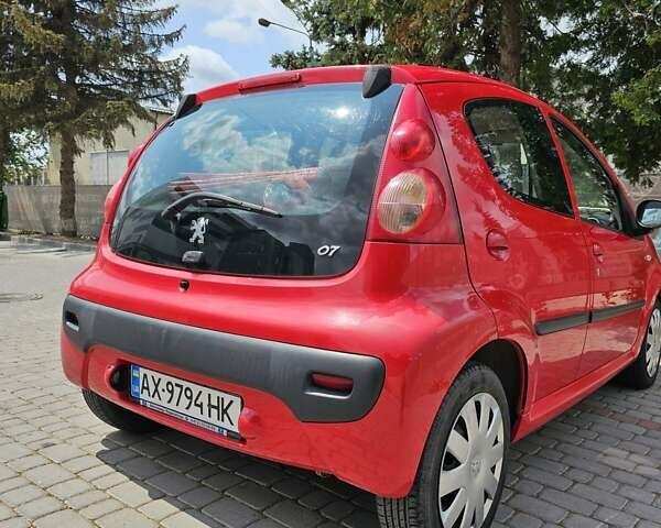 Красный Пежо 107, объемом двигателя 1 л и пробегом 148 тыс. км за 3700 $, фото 6 на Automoto.ua