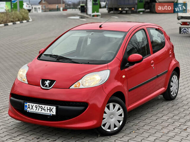 Червоний Пежо 107, об'ємом двигуна 1 л та пробігом 149 тис. км за 3999 $, фото 1 на Automoto.ua