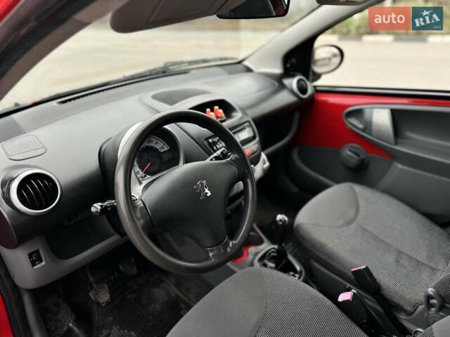 Червоний Пежо 107, об'ємом двигуна 1 л та пробігом 149 тис. км за 3999 $, фото 33 на Automoto.ua