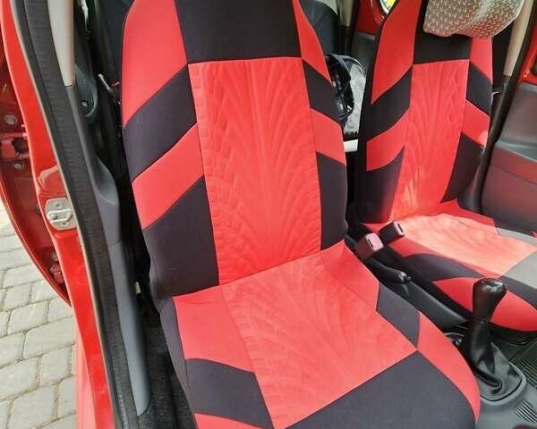 Красный Пежо 107, объемом двигателя 1 л и пробегом 148 тыс. км за 3700 $, фото 14 на Automoto.ua