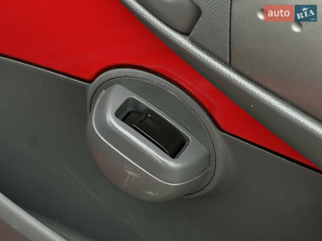 Червоний Пежо 107, об'ємом двигуна 1 л та пробігом 149 тис. км за 3999 $, фото 46 на Automoto.ua