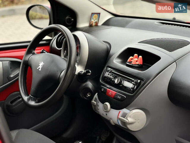 Червоний Пежо 107, об'ємом двигуна 1 л та пробігом 149 тис. км за 3999 $, фото 45 на Automoto.ua