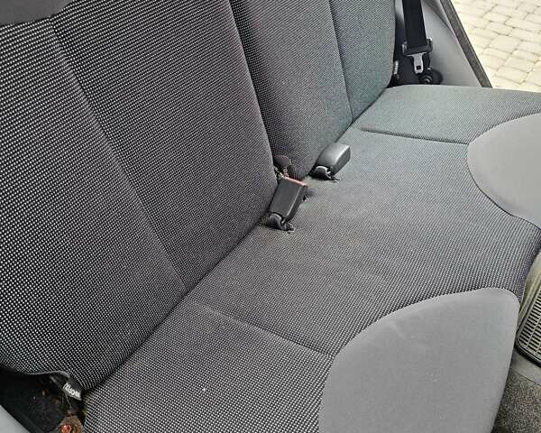 Красный Пежо 107, объемом двигателя 1 л и пробегом 148 тыс. км за 3700 $, фото 3 на Automoto.ua