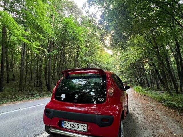 Красный Пежо 107, объемом двигателя 1 л и пробегом 188 тыс. км за 2700 $, фото 2 на Automoto.ua