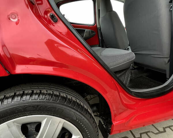 Червоний Пежо 107, об'ємом двигуна 1 л та пробігом 149 тис. км за 3999 $, фото 49 на Automoto.ua