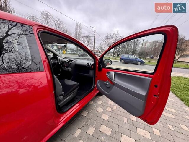 Красный Пежо 107, объемом двигателя 1 л и пробегом 151 тыс. км за 2999 $, фото 35 на Automoto.ua