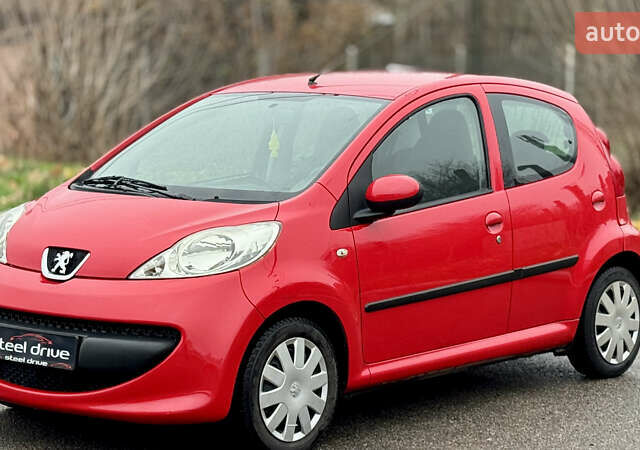 Красный Пежо 107, объемом двигателя 1 л и пробегом 139 тыс. км за 3999 $, фото 2 на Automoto.ua