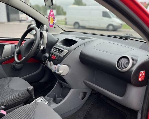 Красный Пежо 107, объемом двигателя 1 л и пробегом 170 тыс. км за 5000 $, фото 17 на Automoto.ua