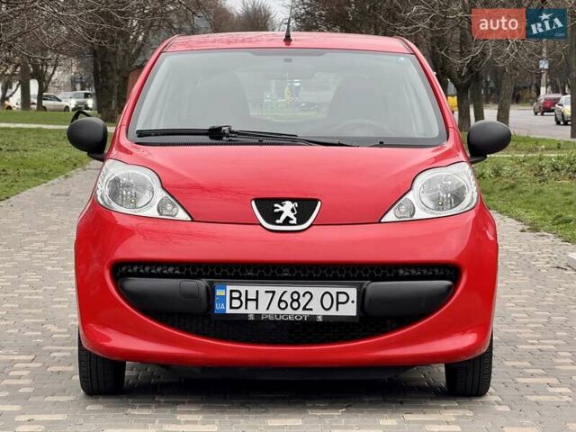 Красный Пежо 107, объемом двигателя 1 л и пробегом 151 тыс. км за 2999 $, фото 1 на Automoto.ua