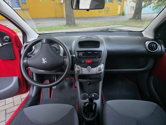 Красный Пежо 107, объемом двигателя 1 л и пробегом 139 тыс. км за 2999 $, фото 6 на Automoto.ua