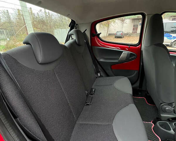 Червоний Пежо 107, об'ємом двигуна 1 л та пробігом 139 тис. км за 4200 $, фото 10 на Automoto.ua