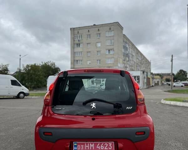 Красный Пежо 107, объемом двигателя 1 л и пробегом 170 тыс. км за 5000 $, фото 3 на Automoto.ua