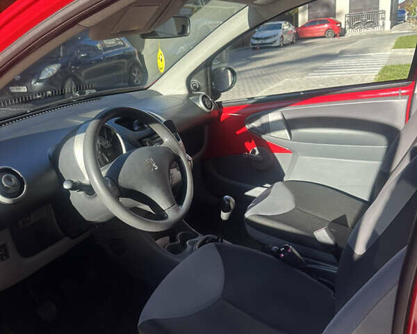 Красный Пежо 107, объемом двигателя 1 л и пробегом 151 тыс. км за 2999 $, фото 15 на Automoto.ua