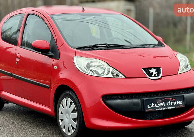Красный Пежо 107, объемом двигателя 1 л и пробегом 139 тыс. км за 3999 $, фото 4 на Automoto.ua