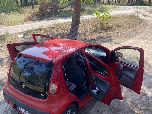 Красный Пежо 107, объемом двигателя 1 л и пробегом 200 тыс. км за 4500 $, фото 6 на Automoto.ua