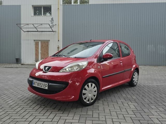 Красный Пежо 107, объемом двигателя 1 л и пробегом 139 тыс. км за 2999 $, фото 1 на Automoto.ua