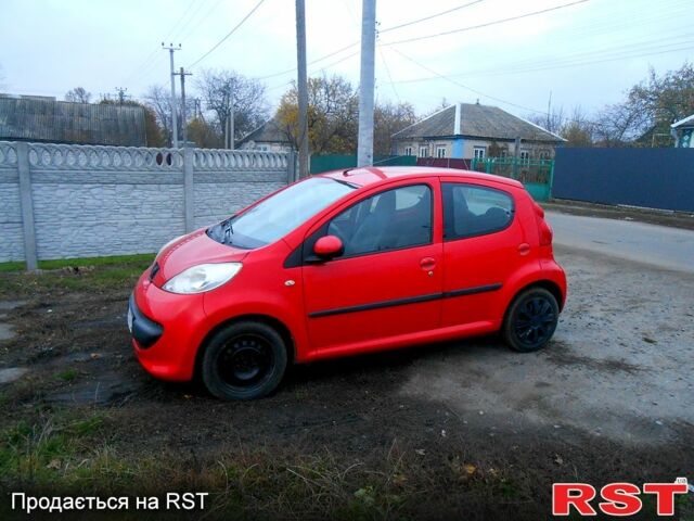 Красный Пежо 107, объемом двигателя 1 л и пробегом 250 тыс. км за 4400 $, фото 5 на Automoto.ua