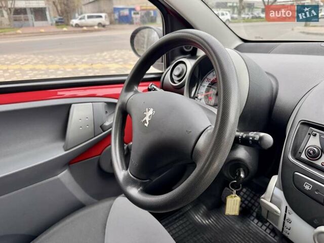 Красный Пежо 107, объемом двигателя 1 л и пробегом 151 тыс. км за 2999 $, фото 44 на Automoto.ua