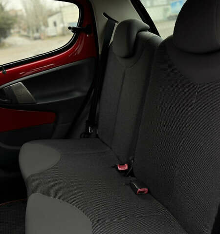 Красный Пежо 107, объемом двигателя 1 л и пробегом 139 тыс. км за 3999 $, фото 12 на Automoto.ua