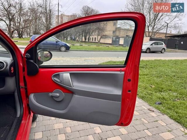 Красный Пежо 107, объемом двигателя 1 л и пробегом 151 тыс. км за 2999 $, фото 34 на Automoto.ua