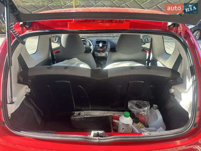 Красный Пежо 107, объемом двигателя 1 л и пробегом 151 тыс. км за 2999 $, фото 24 на Automoto.ua