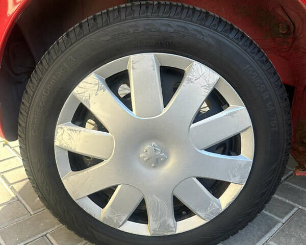 Красный Пежо 107, объемом двигателя 1 л и пробегом 151 тыс. км за 2999 $, фото 30 на Automoto.ua