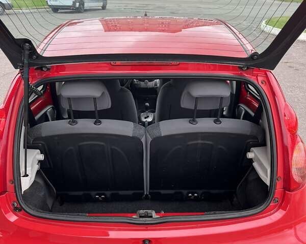 Красный Пежо 107, объемом двигателя 1 л и пробегом 170 тыс. км за 5000 $, фото 20 на Automoto.ua