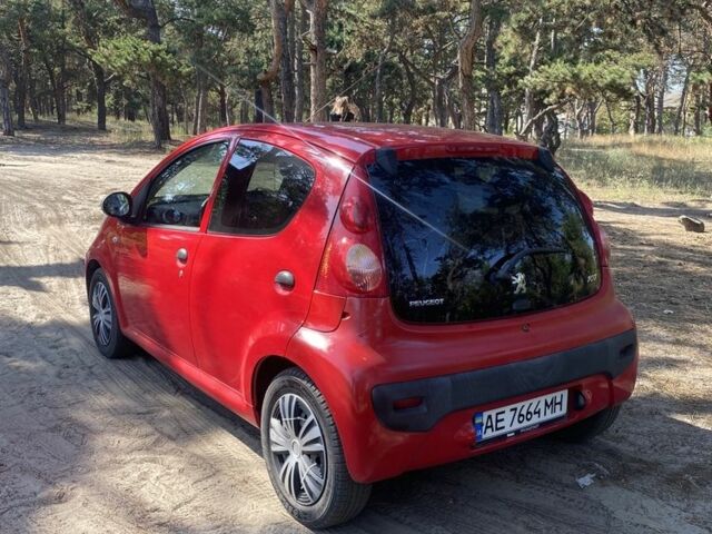 Красный Пежо 107, объемом двигателя 1 л и пробегом 200 тыс. км за 4500 $, фото 2 на Automoto.ua
